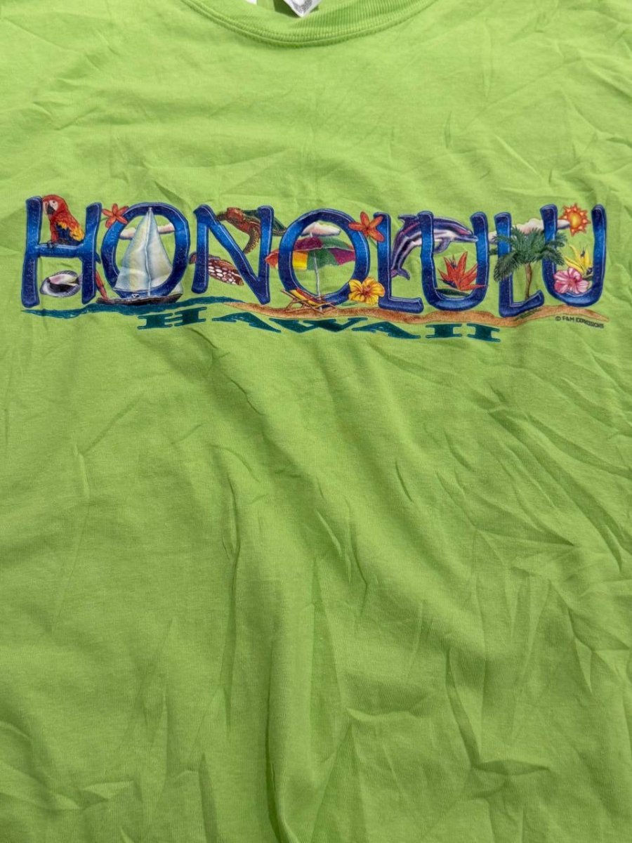 Hanes graphic T-shirt Honolulu Hawaii green size M