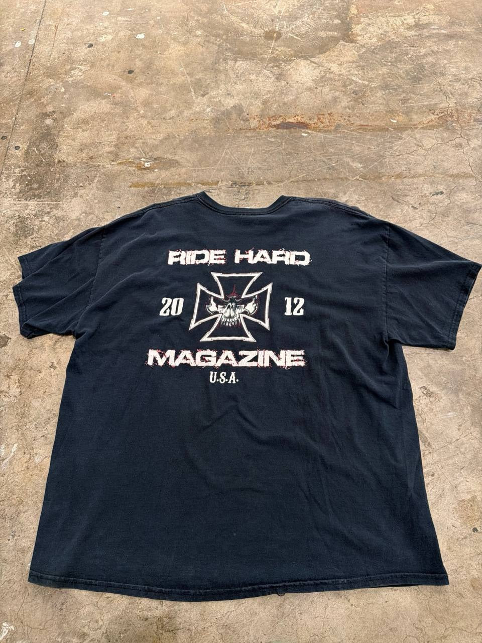 Gildan Graphic T-Shirt Ride Hard Magazine Black Size 2XL