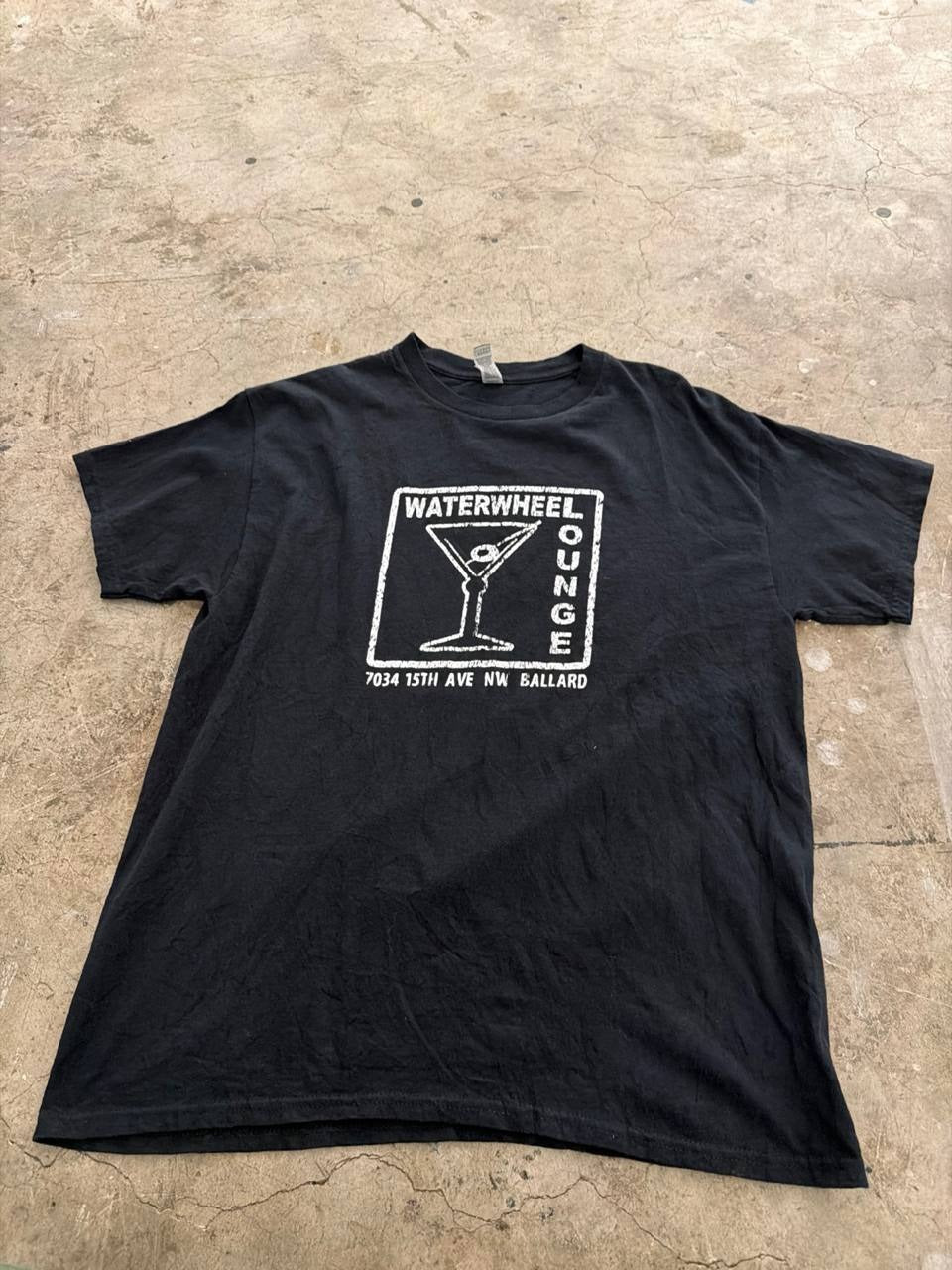 Gildan graphic t-shirt Waterwheel Lounge black size L