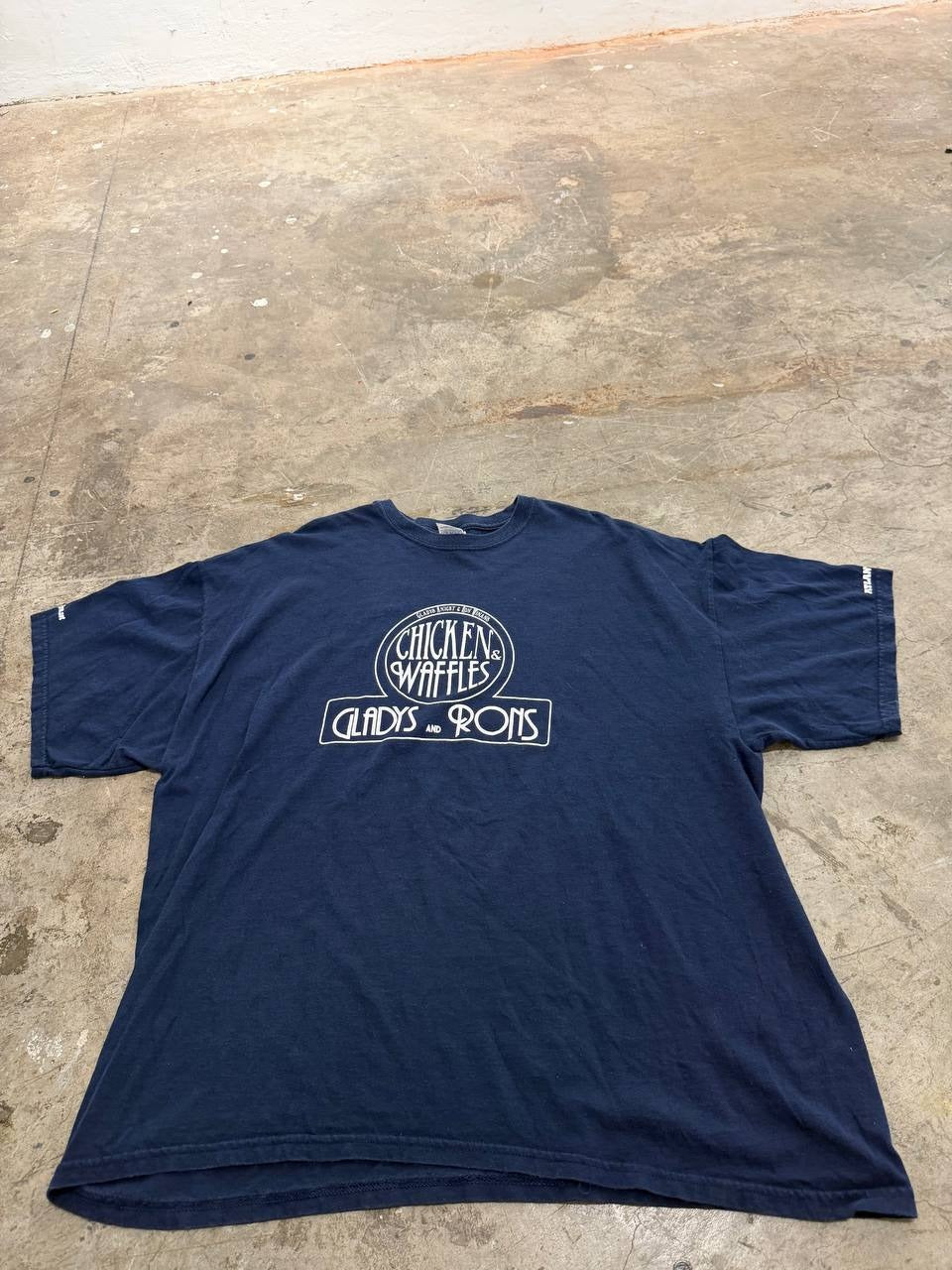 Gildan Graphic T-Shirt Gladys and Ron's Chicken & Waffles Blue Size 2XL