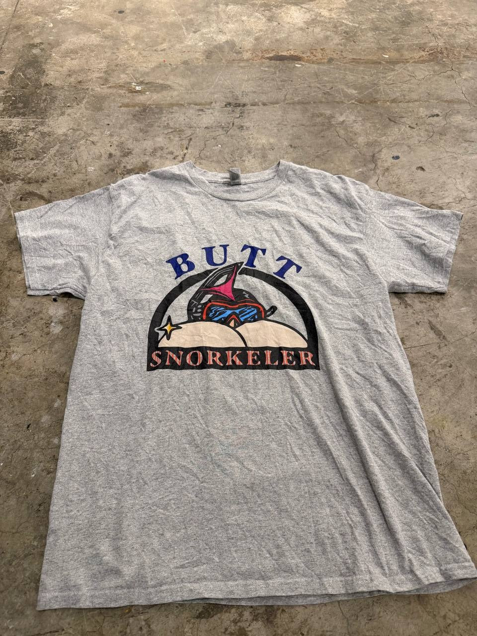 Gildan Graphic T-Shirt Butt Snorkeler Grey Size L