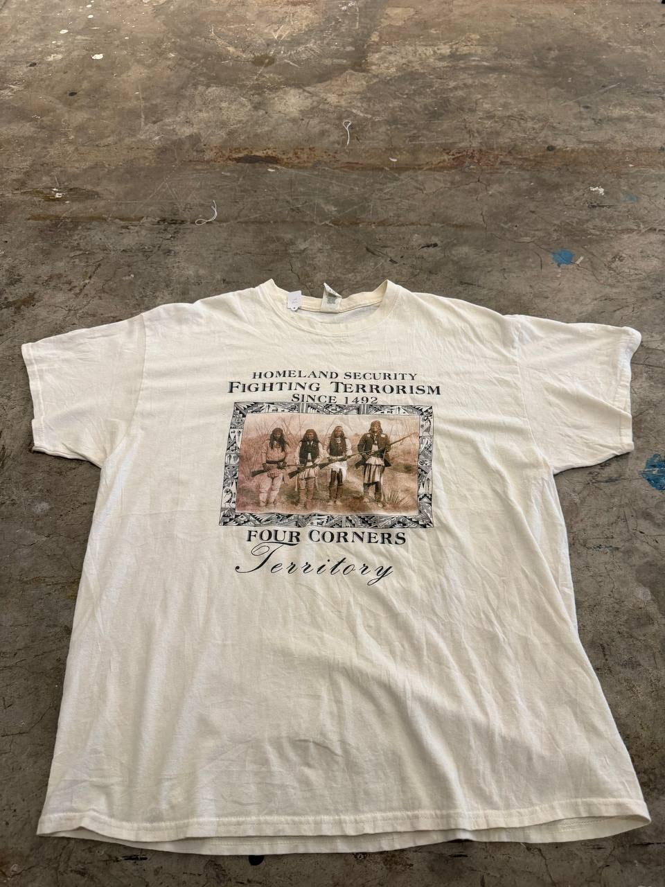 Gildan Graphic T-Shirt Four Corners Territory White XL