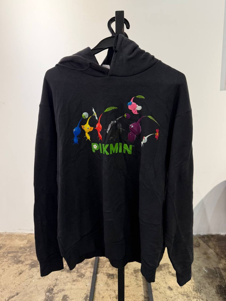 Bandai Graphic Hoodie Pikmin Black M