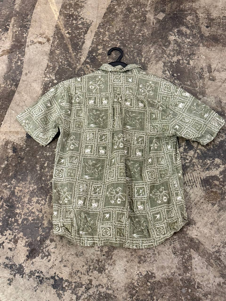 Majun button-up shirt with intricate print in green L
