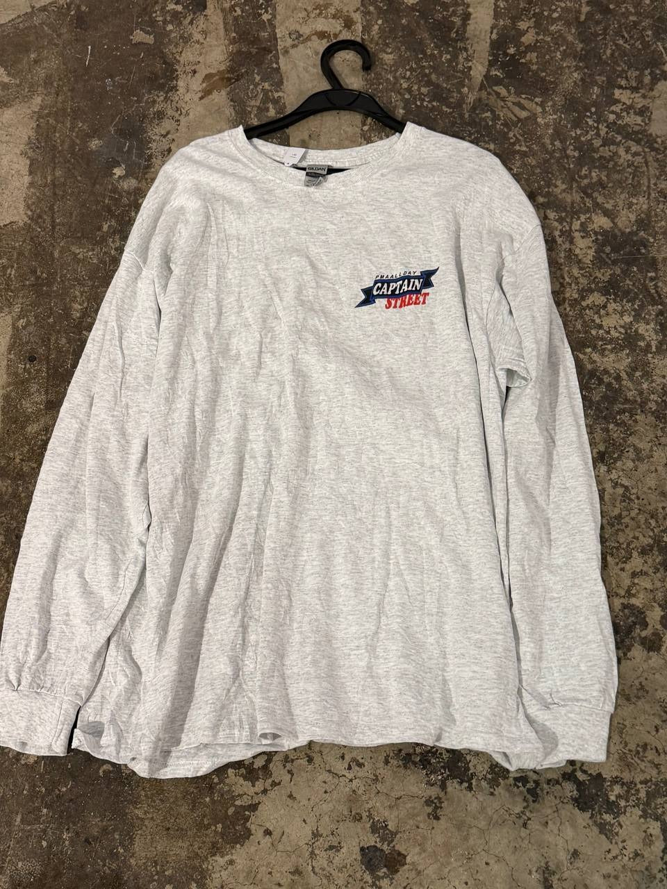 Gildan long sleeve t-shirt Captain Street graphic grey XL