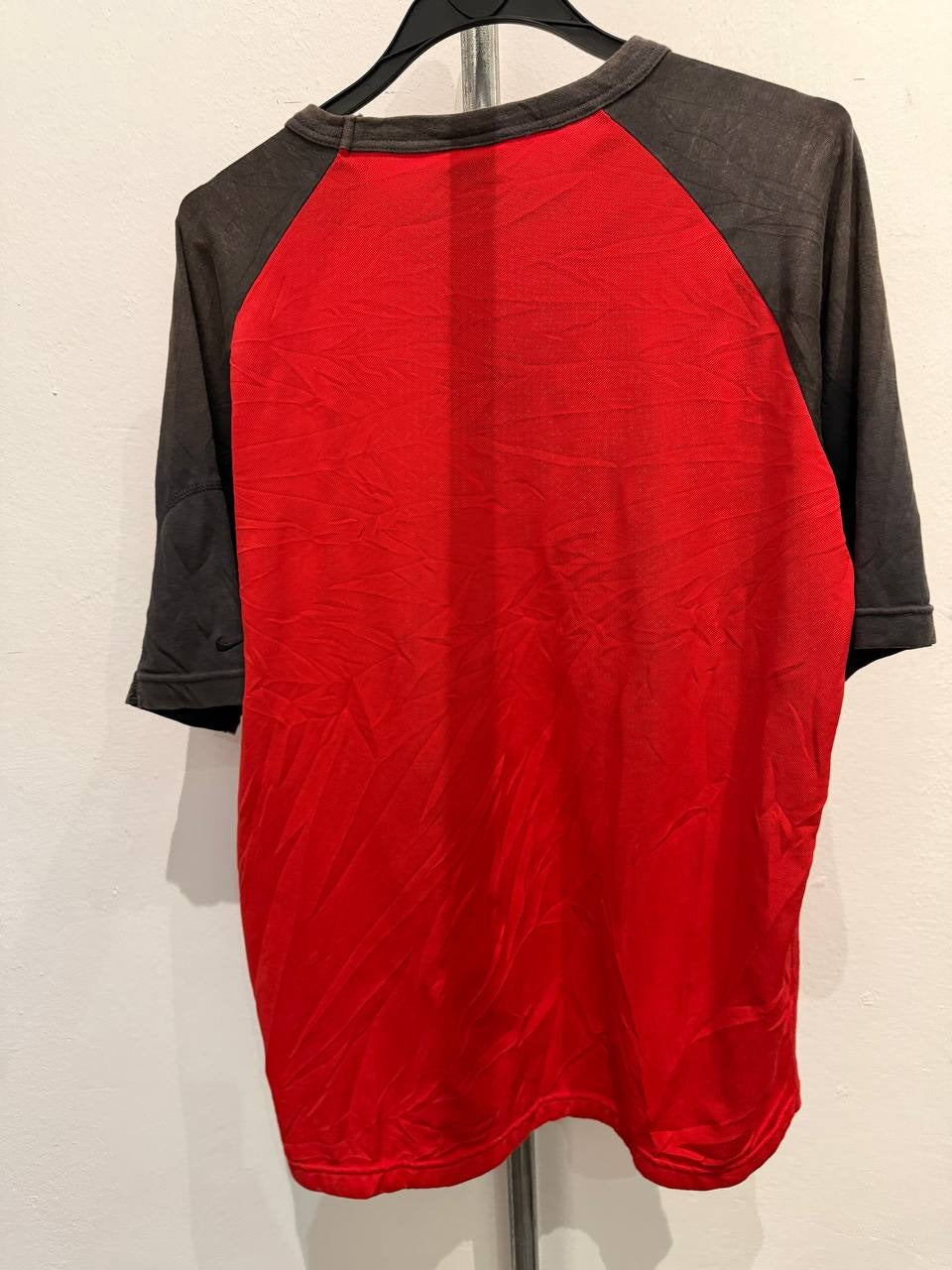 Nike raglan t-shirt red and black L