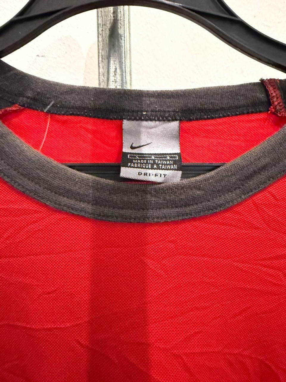 Nike raglan t-shirt red and black L