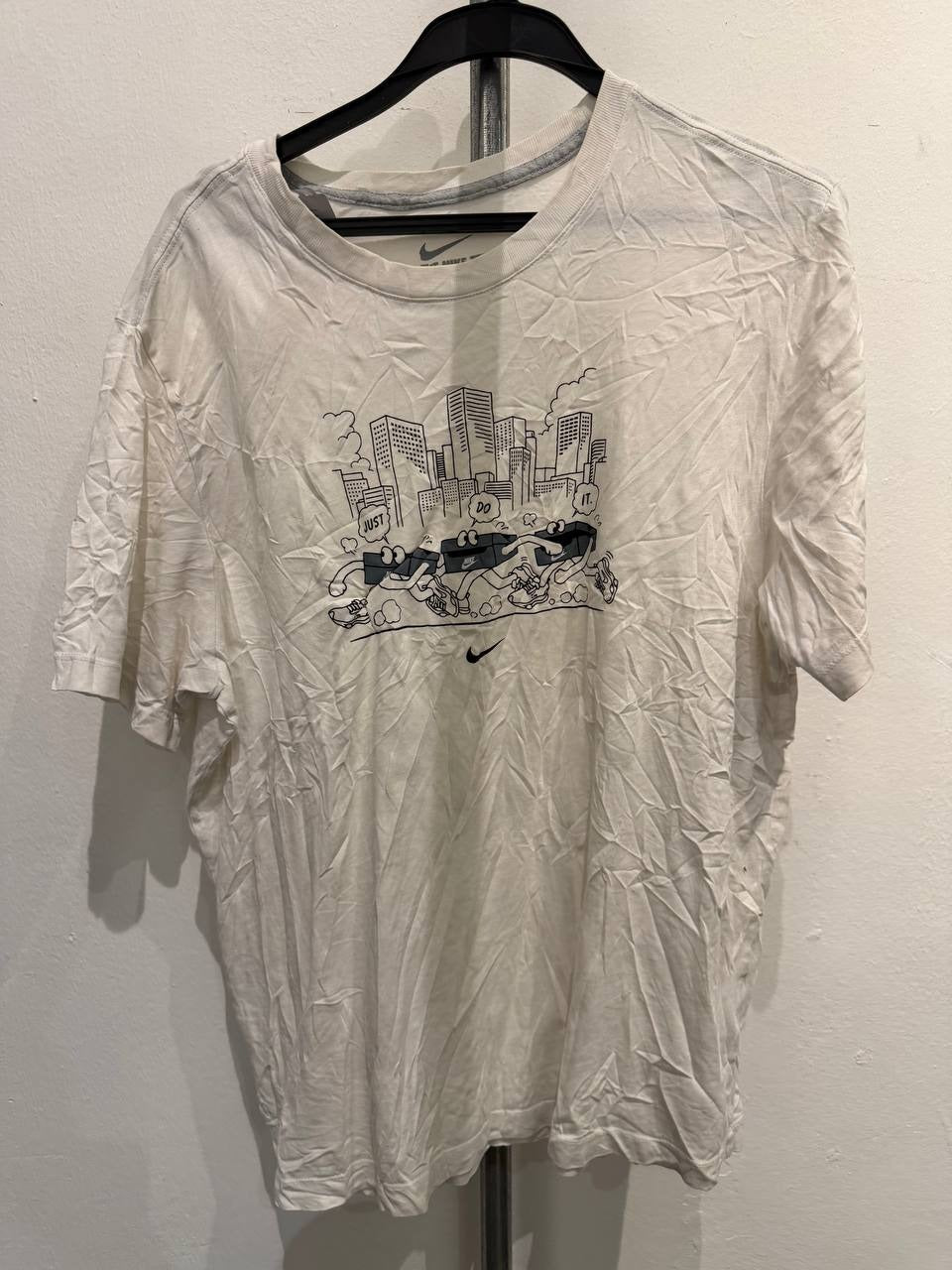 Nike graphic t-shirt playful design off white XL