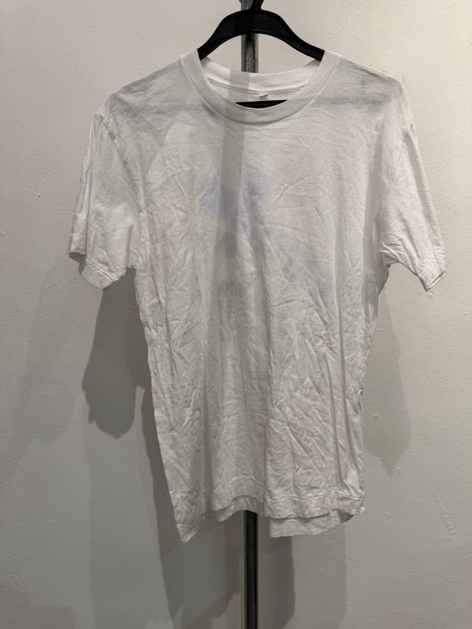 Catch! graphic t-shirt with blue design on back white L