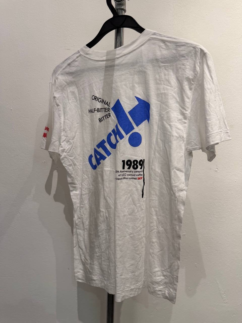 Catch! graphic t-shirt with blue design on back white L