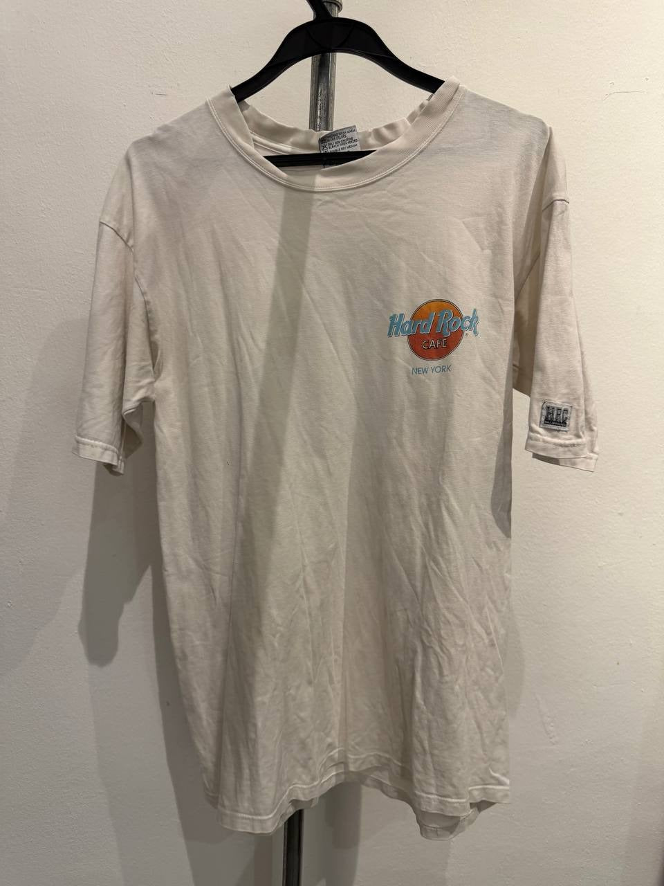Hard Rock Cafe graphic t-shirt featuring Statue of Liberty design off white L