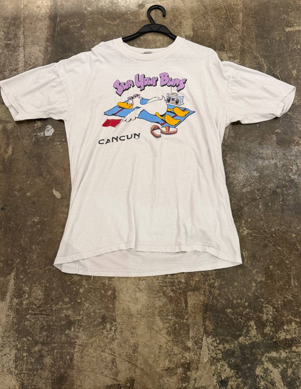 Cocos graphic T-Shirt with 'Sun Your Buns' Cancun design in white XL