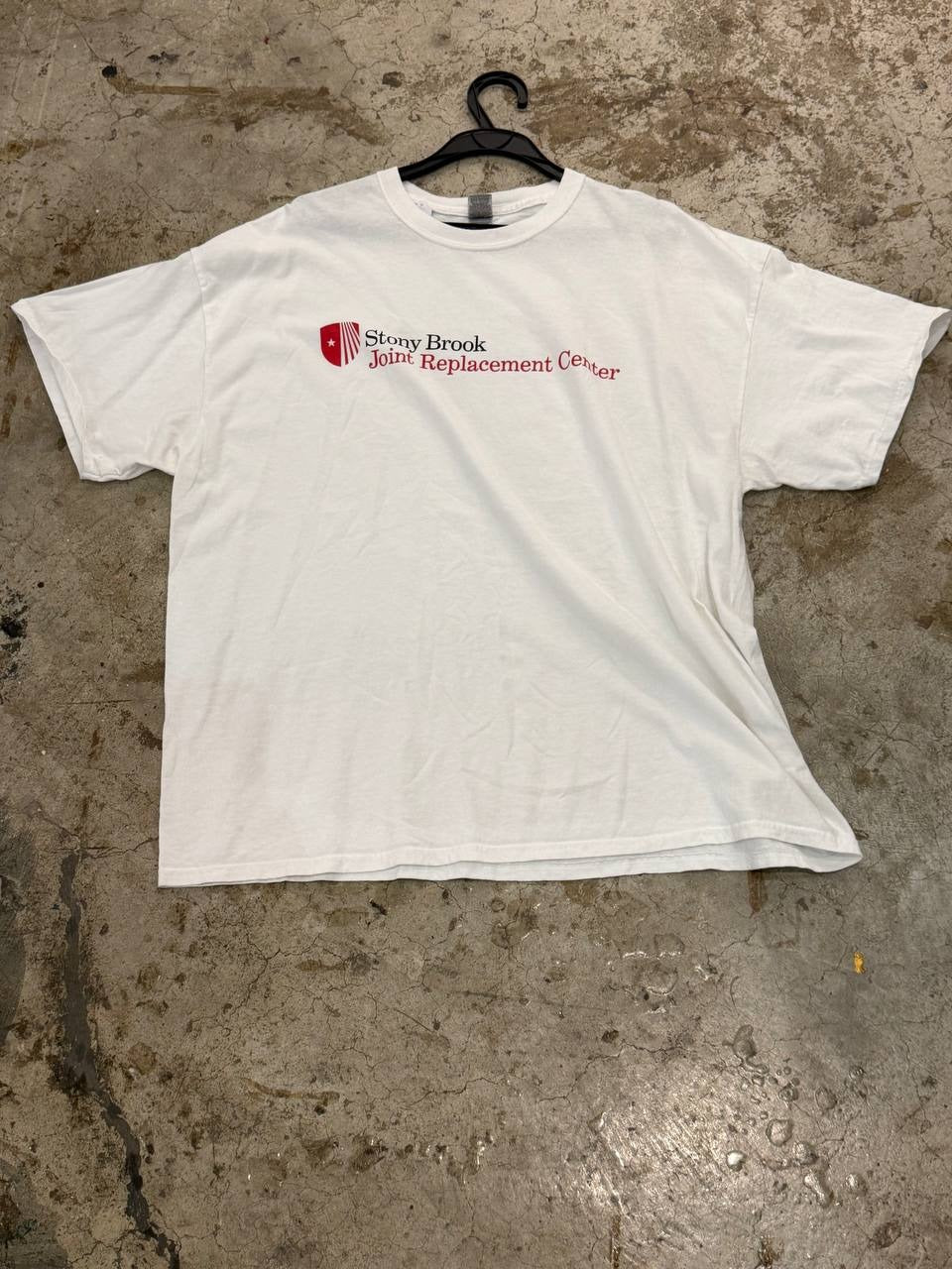 Gildan Graphic T-Shirt Stony Brook Joint Replacement Center White 2XL