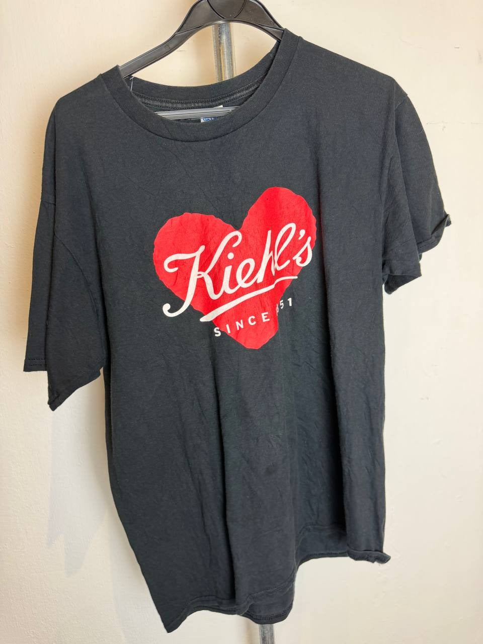 Gildan graphic t-shirt Kiehl's heart design black L