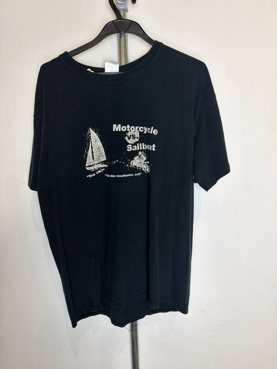 Gildan Graphic T-Shirt Motorcycle vs Sailboat Black L