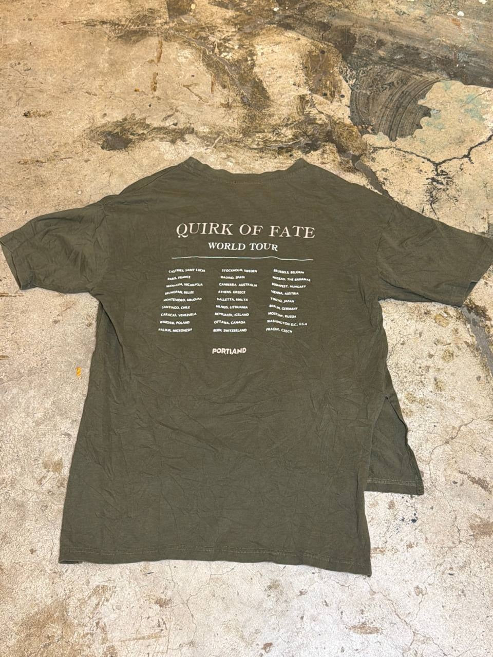Sweet Fleur Graphic T-Shirt World Tour Olive Green L