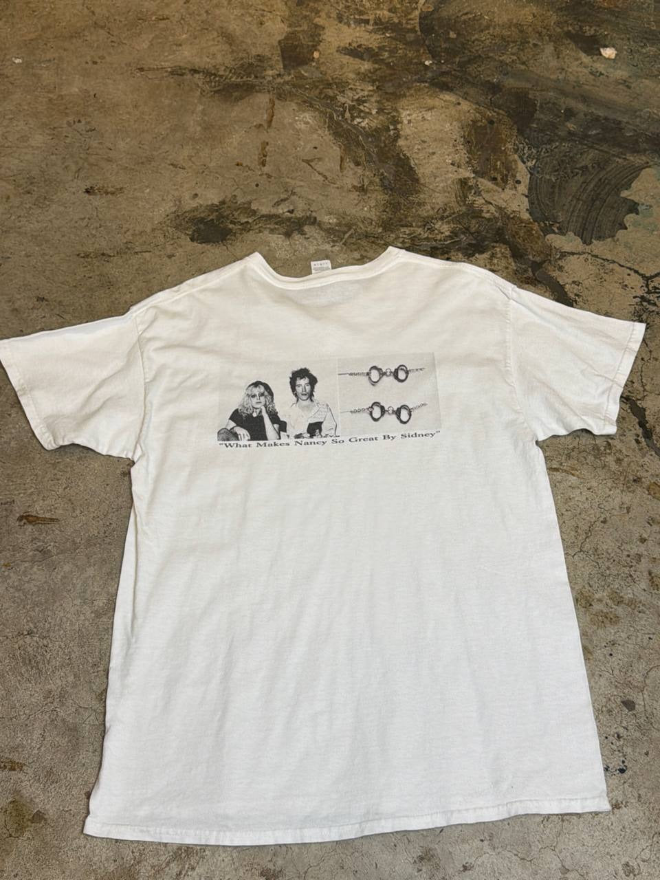 Gildan Graphic T-Shirt featuring Sid Vicious and Nancy print White L