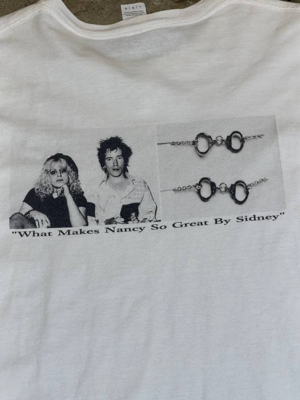 Gildan Graphic T-Shirt featuring Sid Vicious and Nancy print White L