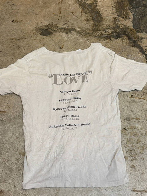 Arashi Graphic T-Shirt featuring 'LOVE' design in light grey L