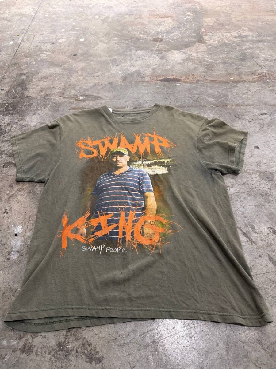 Swamp People Graphic T-Shirt Swamp King Olive Green Size L